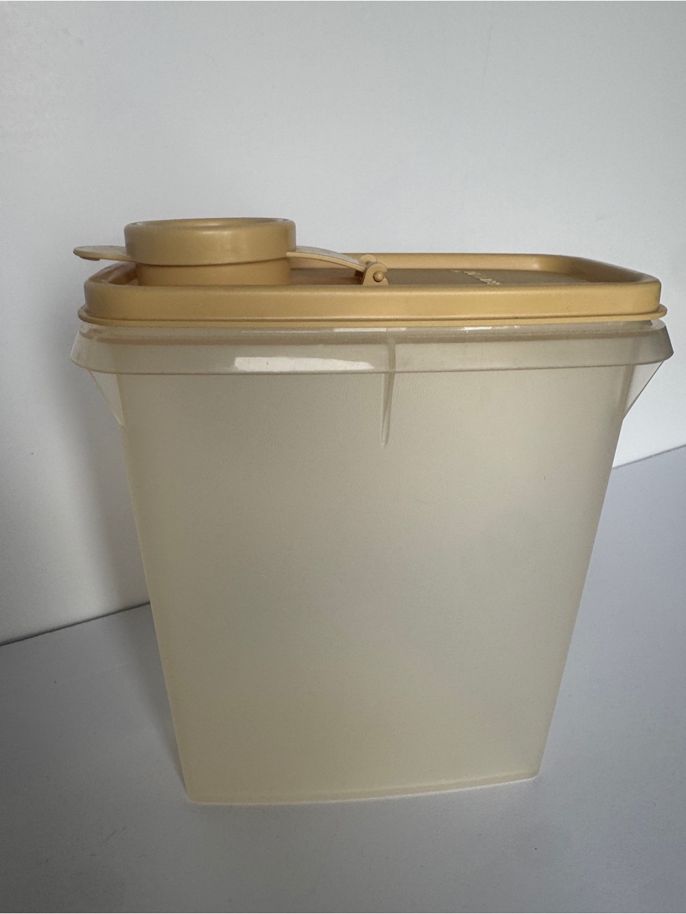 Vintage Tupperware Junior Store-N-Pour flip top food storage container